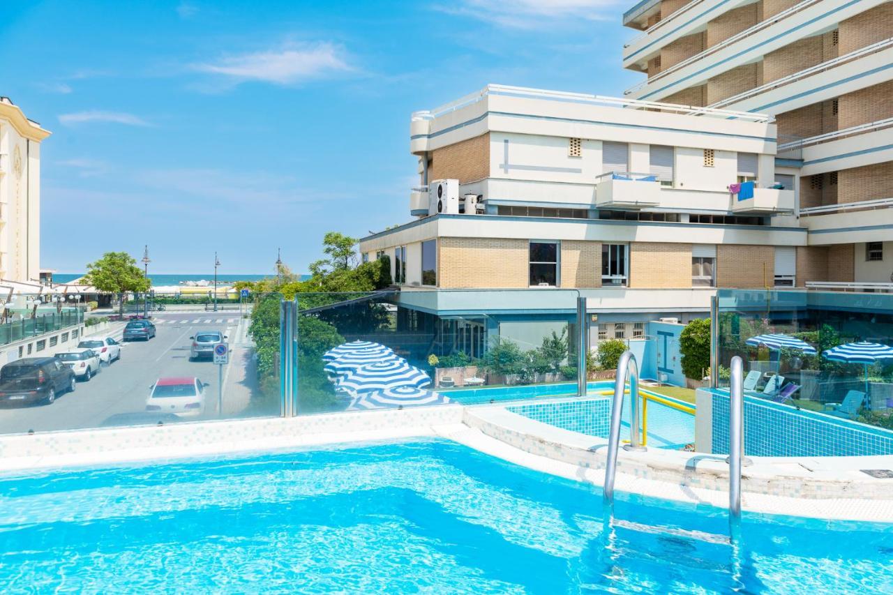 Hotel Caesar Cesenatico Exterior foto