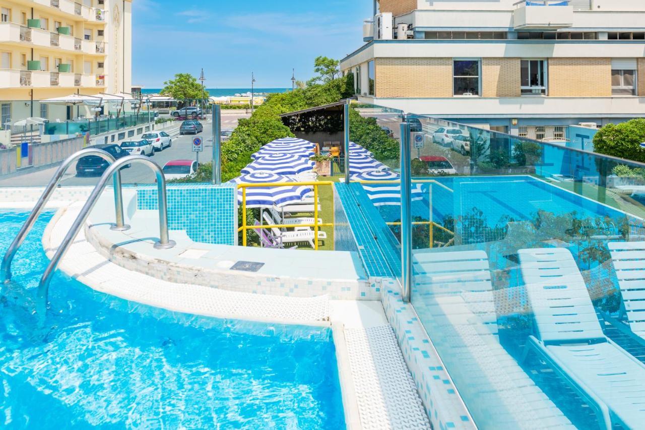 Hotel Caesar Cesenatico Exterior foto